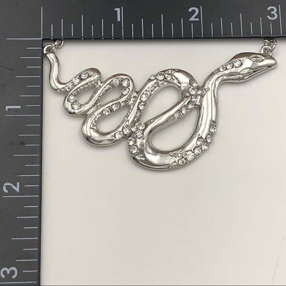 🌼 Silver Snake Rhinestone Necklace - Picture 3 of 3